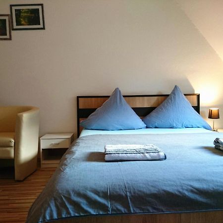 Nest City - Not A Hotel, Private Room With Shared Showers, No Parking, Breakfast, Or Kitchen, Towels Available For A Fee, Check-In 4 Pm To 11 Pm Konstancja Zewnętrze zdjęcie