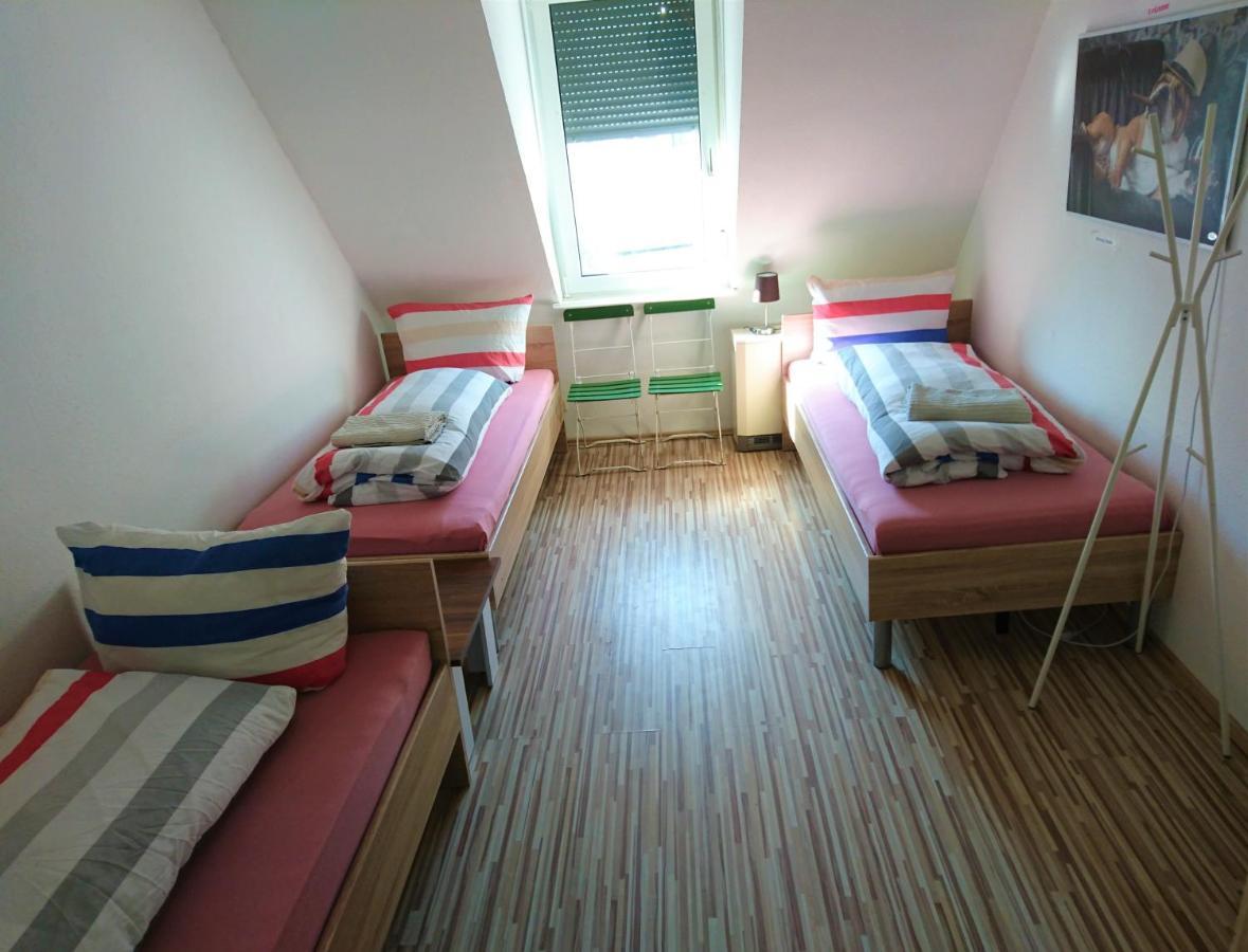 Nest City - Not A Hotel, Private Room With Shared Showers, No Parking, Breakfast, Or Kitchen, Towels Available For A Fee, Check-In 4 Pm To 11 Pm Konstancja Zewnętrze zdjęcie