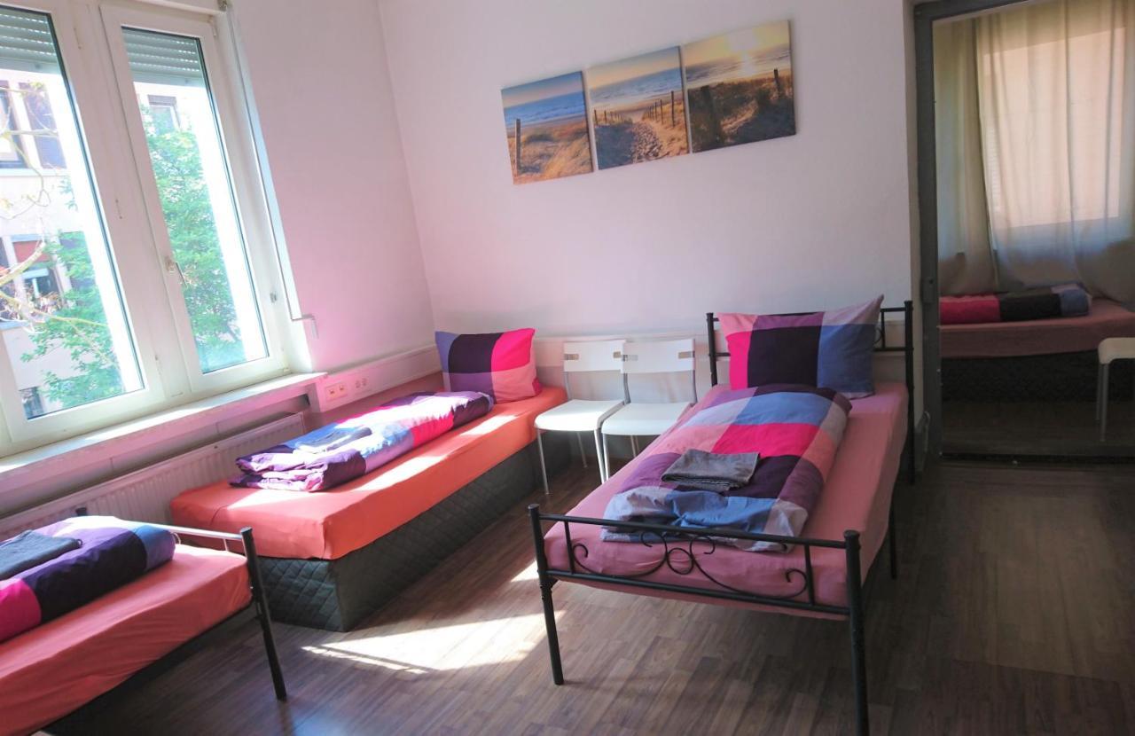 Nest City - Not A Hotel, Private Room With Shared Showers, No Parking, Breakfast, Or Kitchen, Towels Available For A Fee, Check-In 4 Pm To 11 Pm Konstancja Zewnętrze zdjęcie