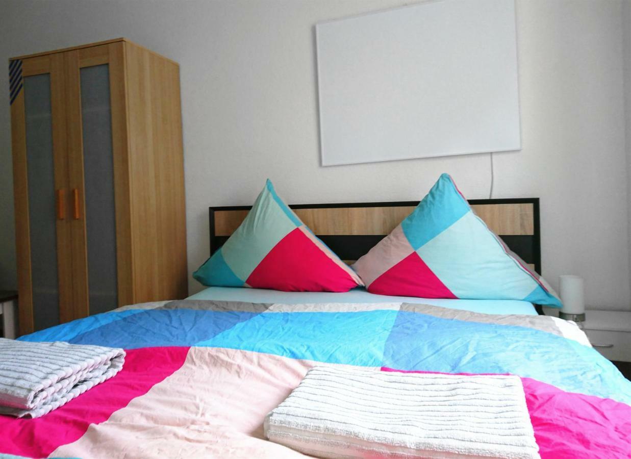 Nest City - Not A Hotel, Private Room With Shared Showers, No Parking, Breakfast, Or Kitchen, Towels Available For A Fee, Check-In 4 Pm To 11 Pm Konstancja Zewnętrze zdjęcie